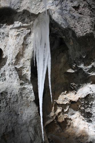 Eis-Vorhang in der Feldhofhöhle